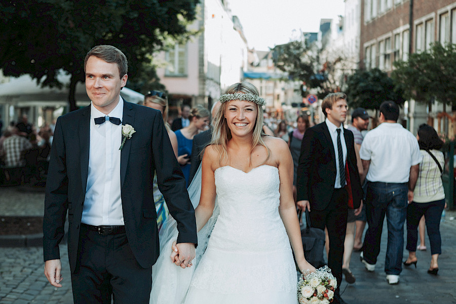 Katja Velmans Hochzeitsfotograf Düsseldorf – Kirchliche Trauung in der Altstadt und Hochzeitsfeier auf dem Nothenhof