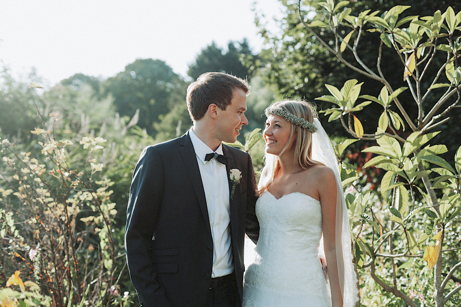 Katja Velmans Hochzeitsfotograf Düsseldorf – Kirchliche Trauung in der Altstadt und Hochzeitsfeier auf dem Nothenhof