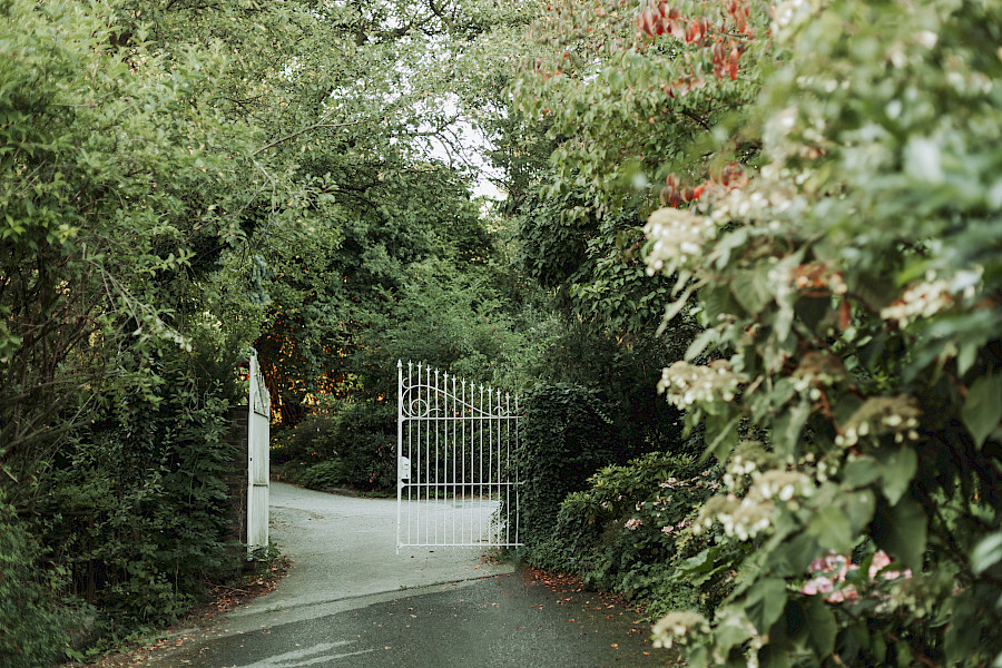 Katja Velmans Hochzeitsfotograf Düsseldorf – Kirchliche Trauung in der Altstadt und Hochzeitsfeier auf dem Nothenhof