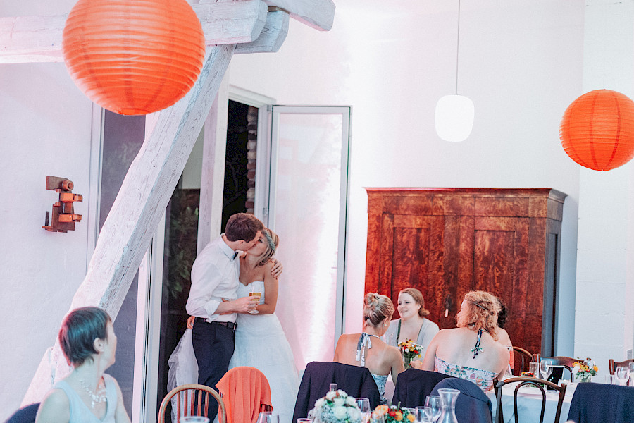 Katja Velmans Hochzeitsfotograf Düsseldorf – Kirchliche Trauung in der Altstadt und Hochzeitsfeier auf dem Nothenhof