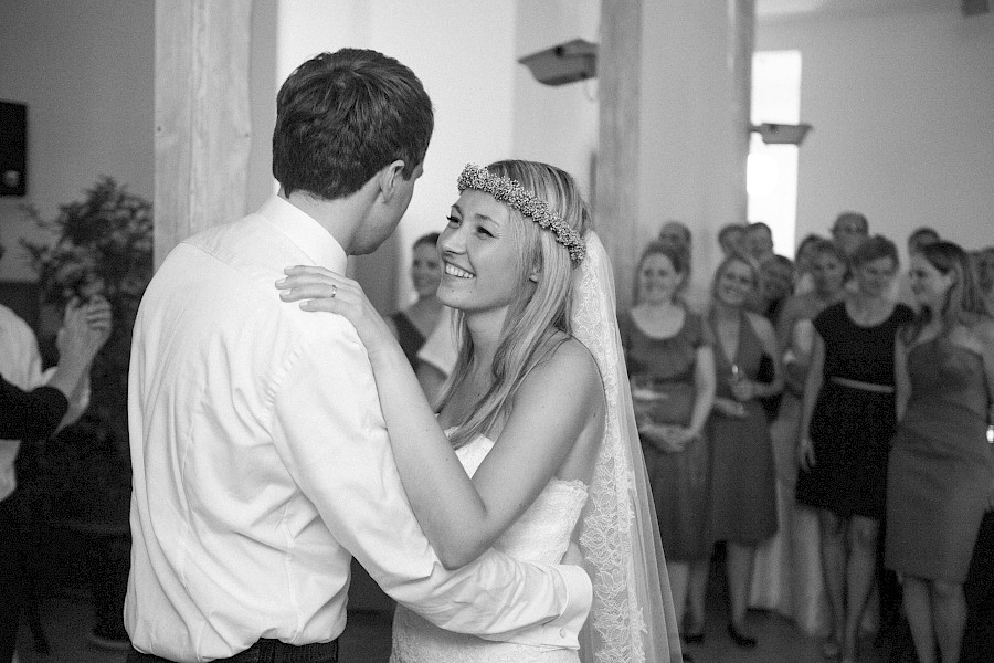 Katja Velmans Hochzeitsfotograf Düsseldorf – Kirchliche Trauung in der Altstadt und Hochzeitsfeier auf dem Nothenhof