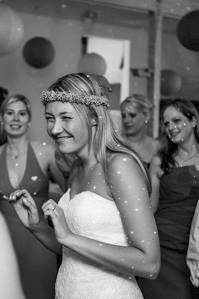 Katja Velmans Hochzeitsfotograf Düsseldorf – Kirchliche Trauung in der Altstadt und Hochzeitsfeier auf dem Nothenhof