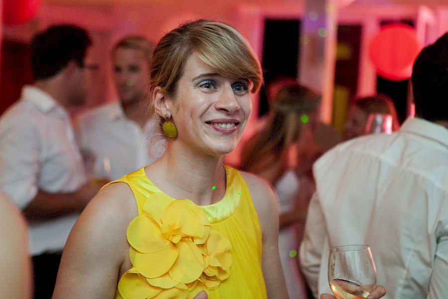 Katja Velmans Hochzeitsfotograf Düsseldorf – Kirchliche Trauung in der Altstadt und Hochzeitsfeier auf dem Nothenhof