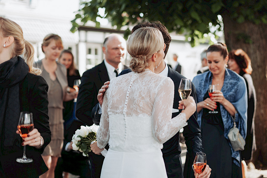 Katja Velmans Hochzeitsfotograf Düsseldorf – Freie Trauung im Landhaus Mönchenwerth