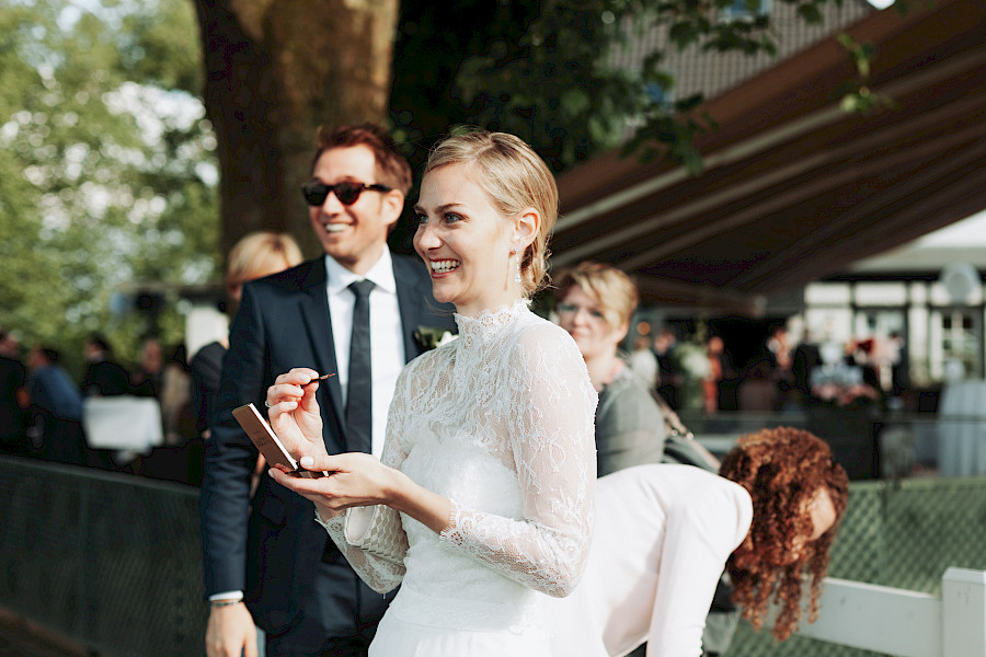 Katja Velmans Hochzeitsfotograf Düsseldorf – Freie Trauung im Landhaus Mönchenwerth