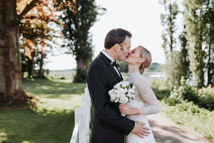 Katja Velmans Hochzeitsfotograf Düsseldorf – Freie Trauung im Landhaus Mönchenwerth