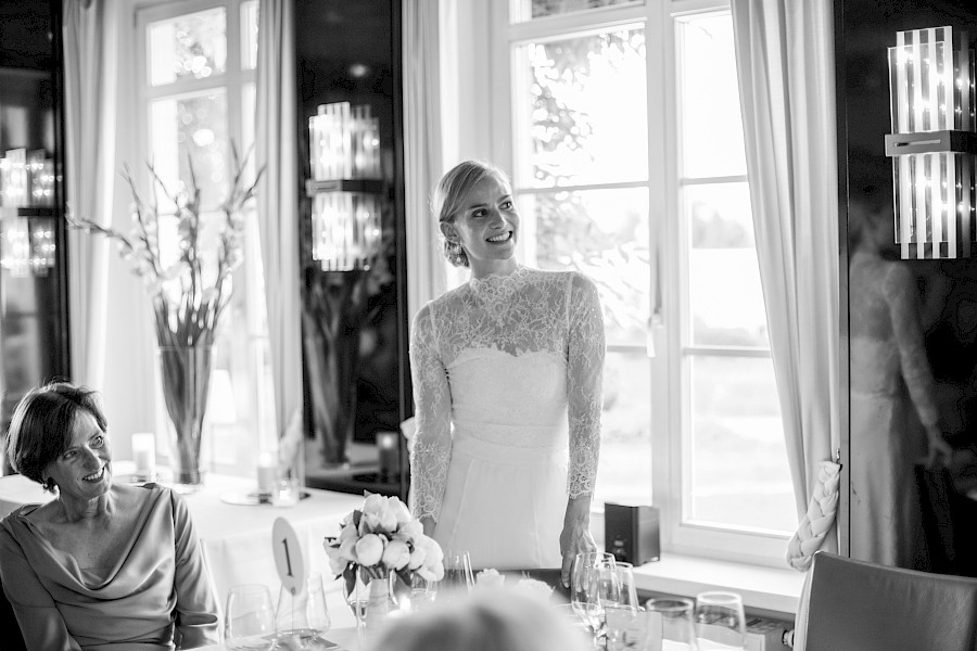 Katja Velmans Hochzeitsfotograf Düsseldorf – Freie Trauung im Landhaus Mönchenwerth