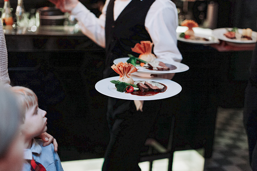 Katja Velmans Hochzeitsfotograf Düsseldorf – Freie Trauung im Landhaus Mönchenwerth