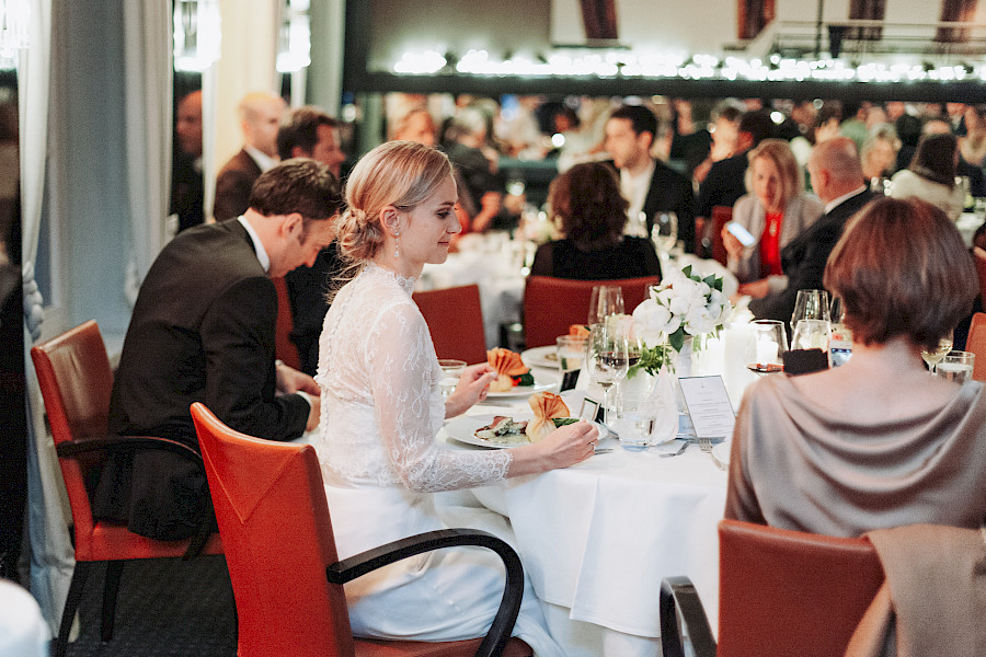 Katja Velmans Hochzeitsfotograf Düsseldorf – Freie Trauung im Landhaus Mönchenwerth