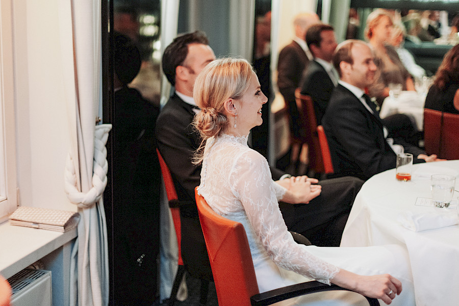 Katja Velmans Hochzeitsfotograf Düsseldorf – Freie Trauung im Landhaus Mönchenwerth