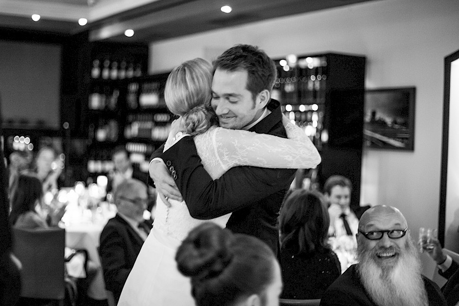 Katja Velmans Hochzeitsfotograf Düsseldorf – Freie Trauung im Landhaus Mönchenwerth