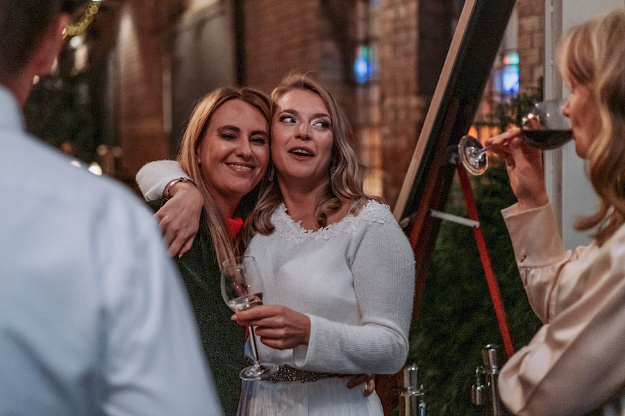 Katja Velmans Hochzeitsfotograf Düsseldorf – Imken und Florians kirchliche Trauung im Gare du Neuss
