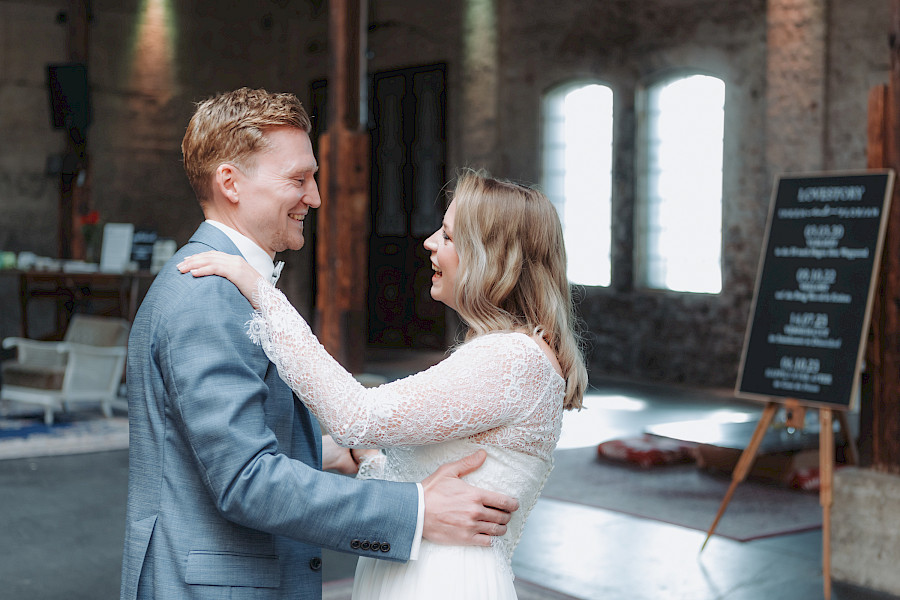 Katja Velmans Hochzeitsfotograf Düsseldorf – Imken und Florians kirchliche Trauung im Gare du Neuss