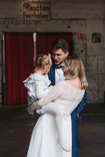 Katja Velmans Hochzeitsfotograf Düsseldorf – Imken und Florians kirchliche Trauung im Gare du Neuss