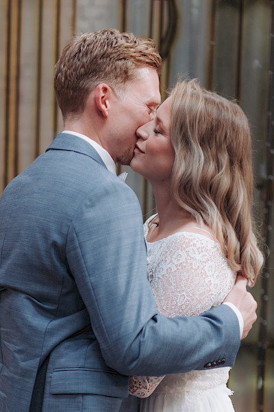 Katja Velmans Hochzeitsfotograf Düsseldorf – Imken und Florians kirchliche Trauung im Gare du Neuss