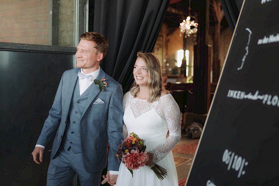 Katja Velmans Hochzeitsfotograf Düsseldorf – Imken und Florians kirchliche Trauung im Gare du Neuss