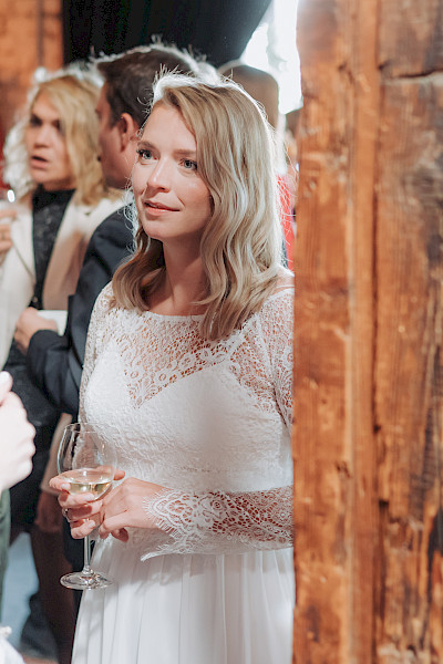 Katja Velmans Hochzeitsfotograf Düsseldorf – Imken und Florians kirchliche Trauung im Gare du Neuss