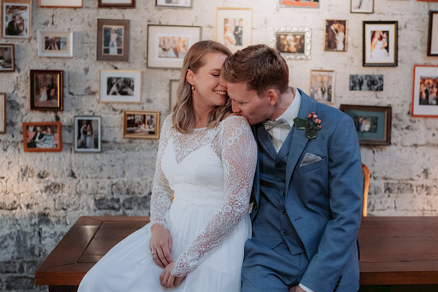 Katja Velmans Hochzeitsfotograf Düsseldorf – Imken und Florians kirchliche Trauung im Gare du Neuss